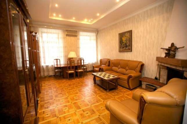 Flat in the city center Lägenhet Odessa Exteriör bild